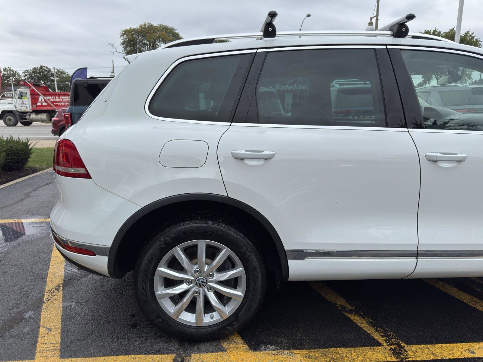 Used 2015 Volkswagen Touareg Sport image 12