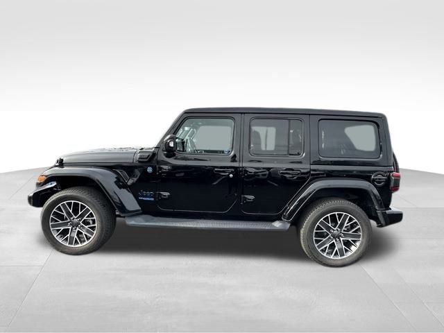 Used 2022 Jeep Wrangler Unlimited Sahara image 3