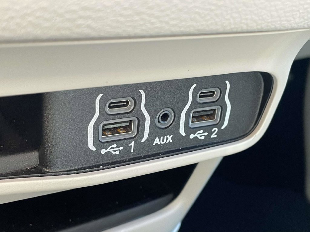 Certified 2023 Chrysler Pacifica Touring-L FWD image 42
