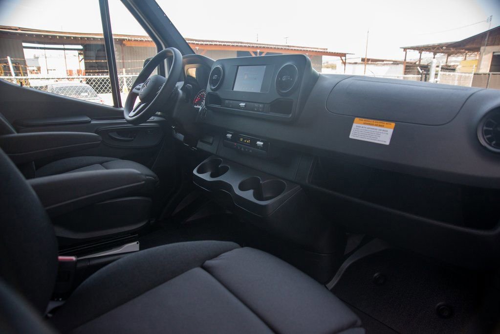 Used 2024 Mercedes-Benz Sprinter 2500 image 29