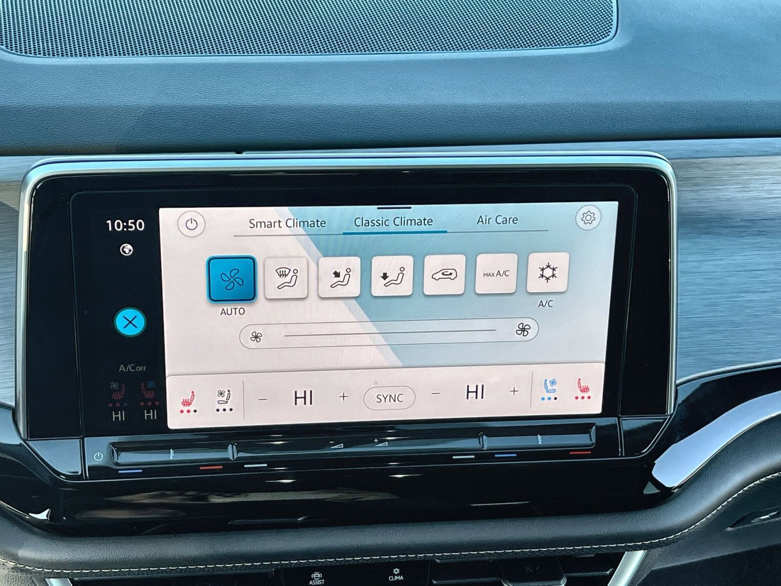 Used 2024 Volkswagen Atlas Cross Sport SE image 20