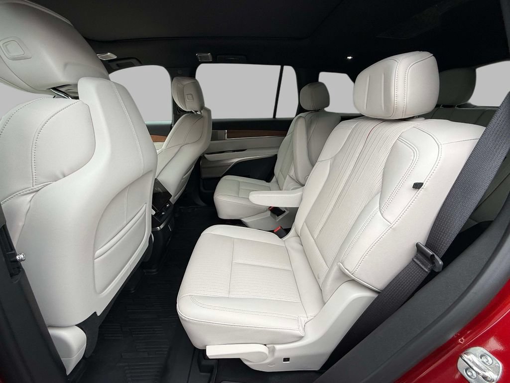 Used 2026 Cadillac Vistiq Sport w/ LPO, Floor Liner Package AWD/4WD image 19