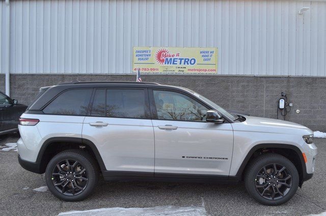 New 2025 Jeep Grand Cherokee Limited image 9