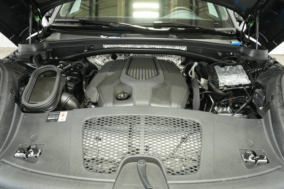 Certified 2026 Porsche Macan AWD/4WD image 30