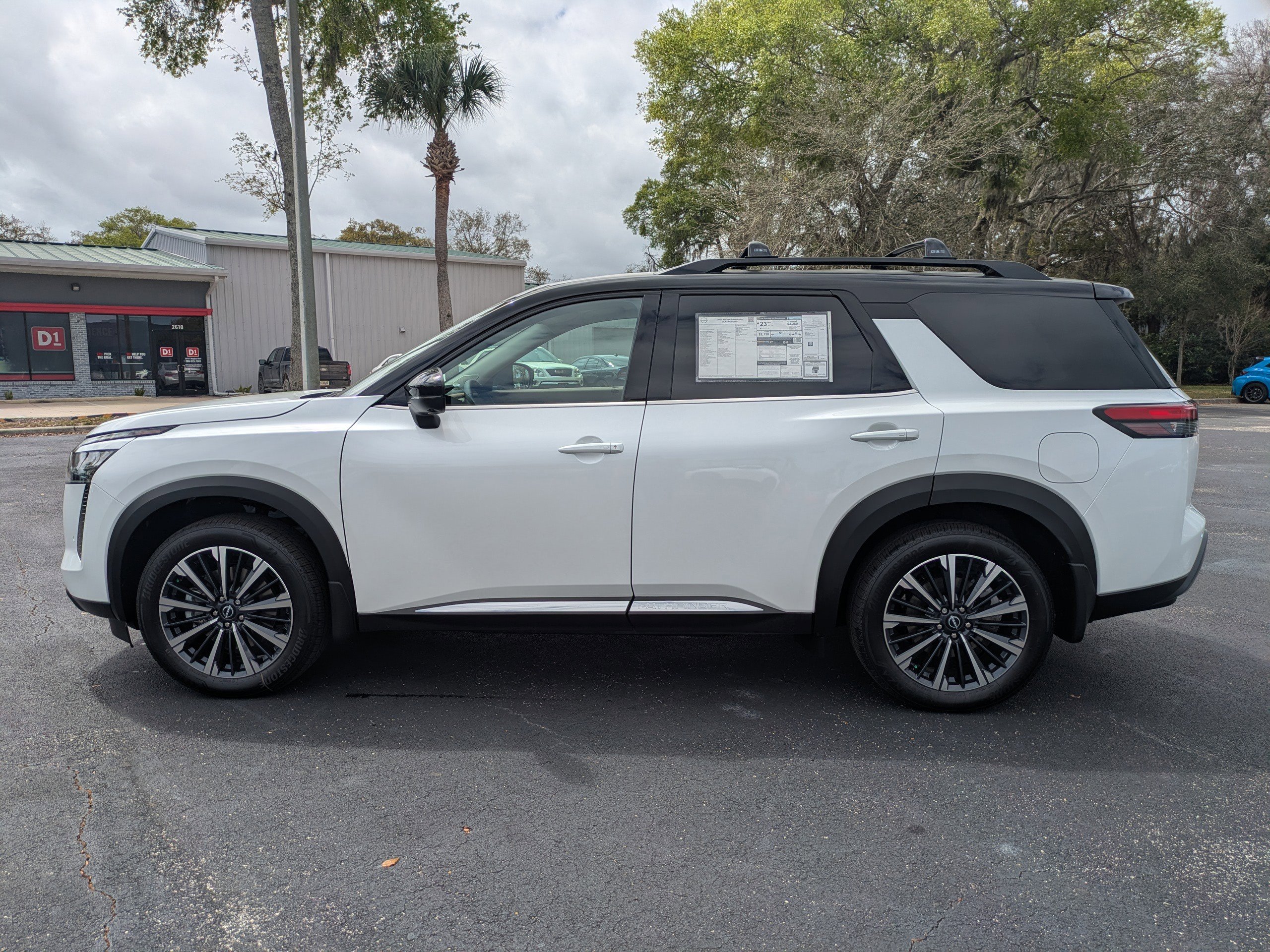 New 2026 Nissan Pathfinder Platinum FWD image 7