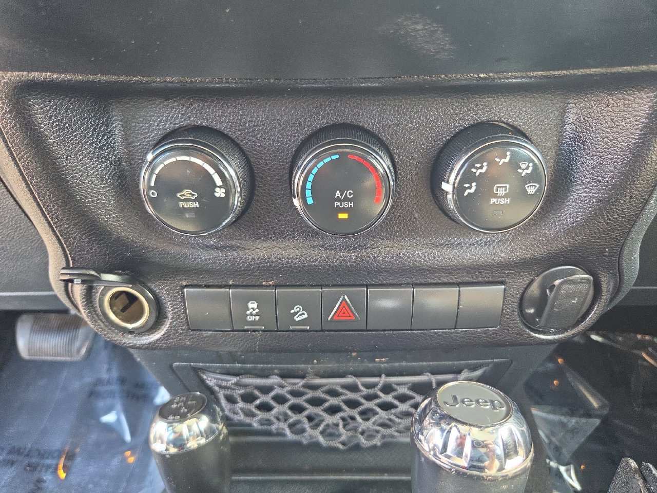 Used 2016 Jeep Wrangler Unlimited Sport w/ Connectivity Group AWD/4WD image 22