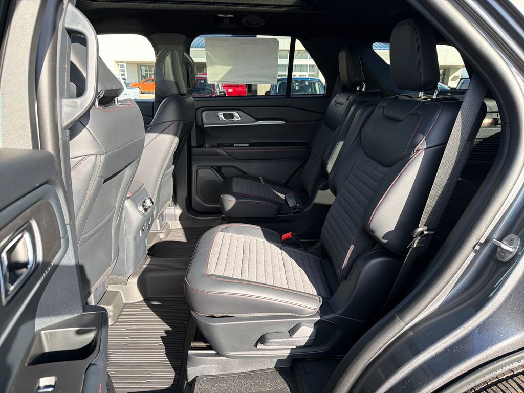 New 2026 Ford Explorer ST-Line w/ ST-Line Street Pack image 24
