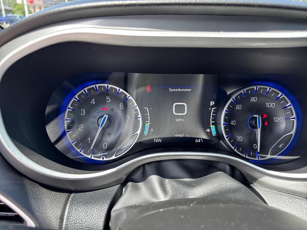 Used 2025 Chrysler Voyager LX FWD image 17