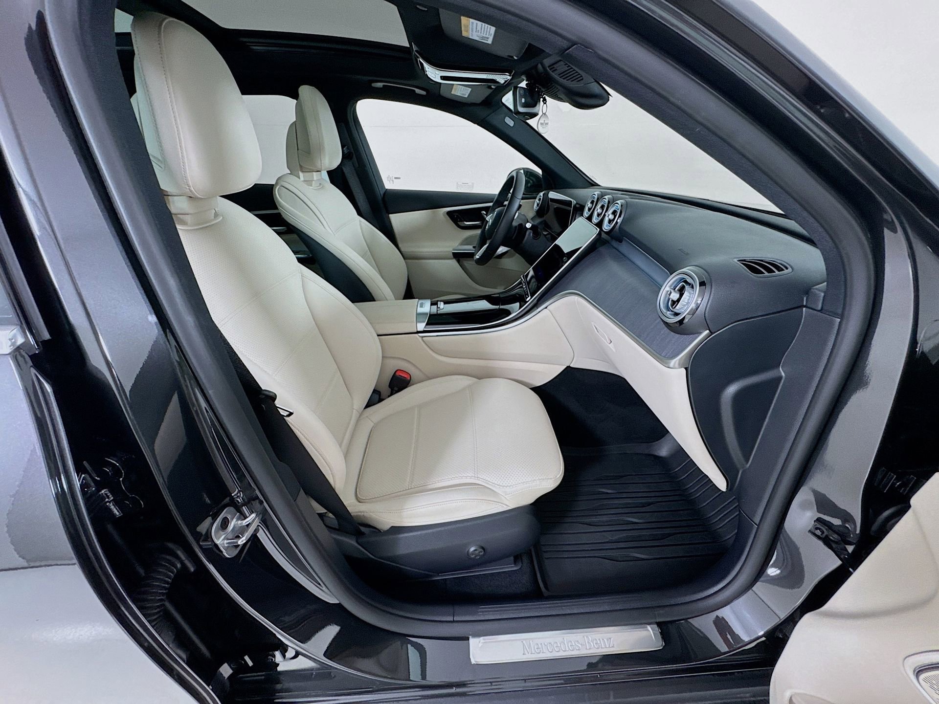 Used 2026 Mercedes-Benz GLC 300 image 31