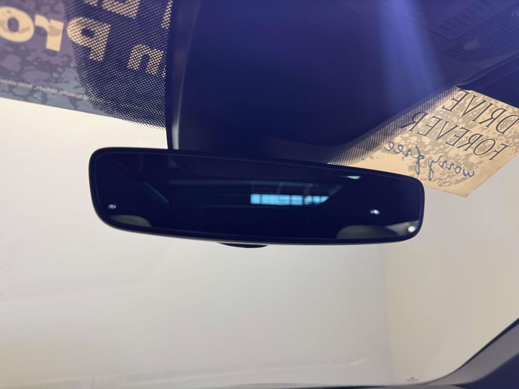 Used 2023 Volkswagen Tiguan SE R-Line image 32