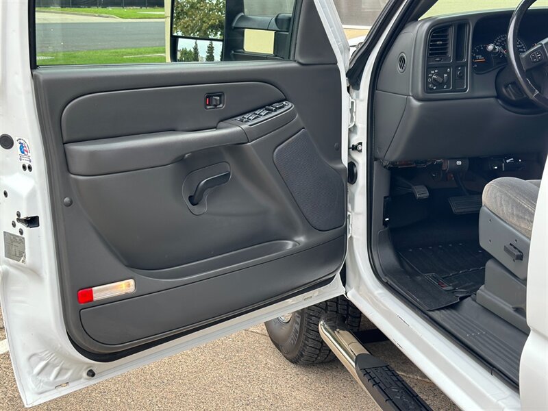 Used 2007 Chevrolet Silverado 3500 LT w/ Heavy-Duty Power Package AWD/4WD image 26