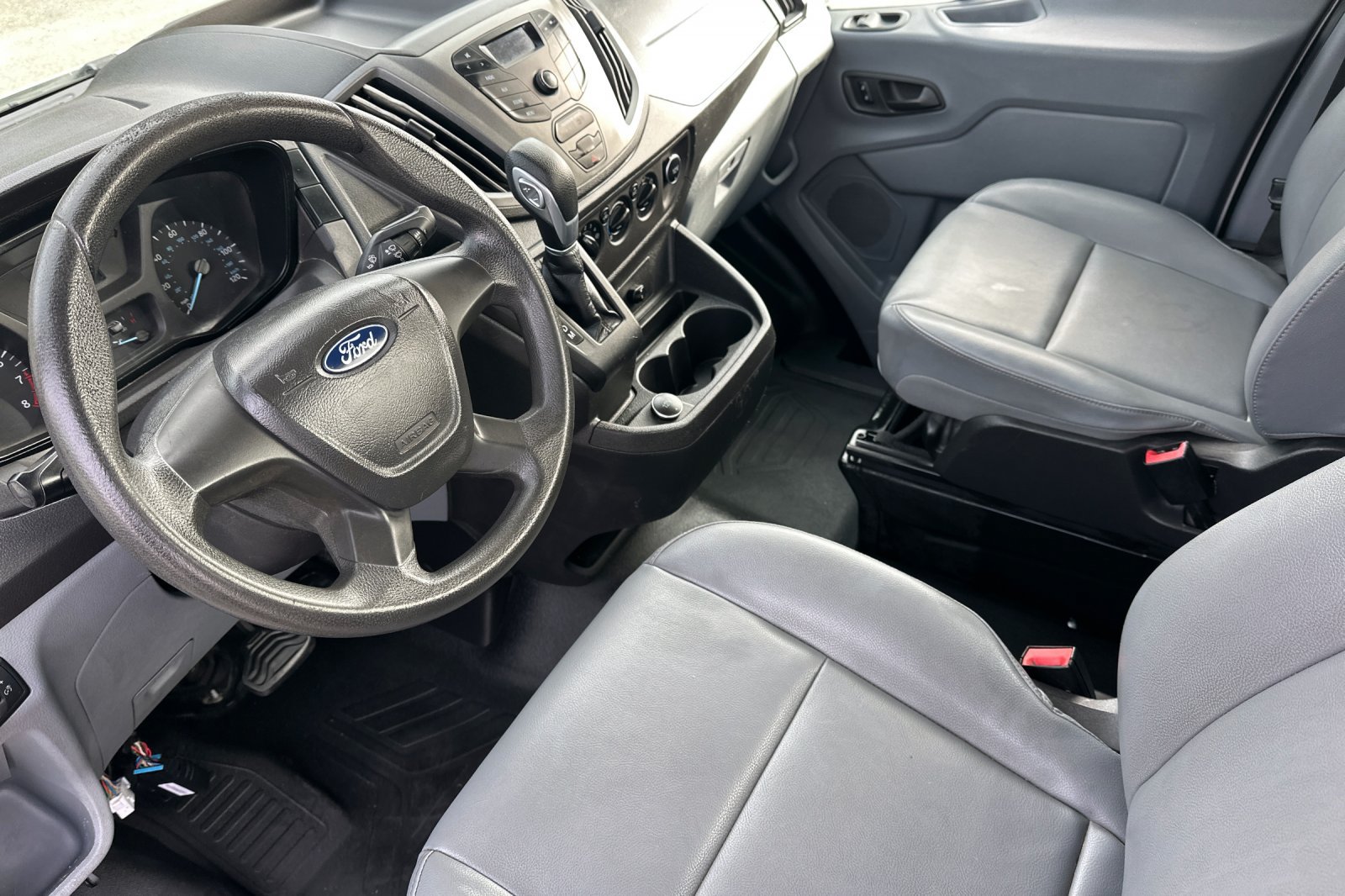 Used 2019 Ford Transit 250 138 RWD image 9