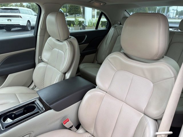 Used 2020 Lincoln Continental w/ Premium Package FWD image 15