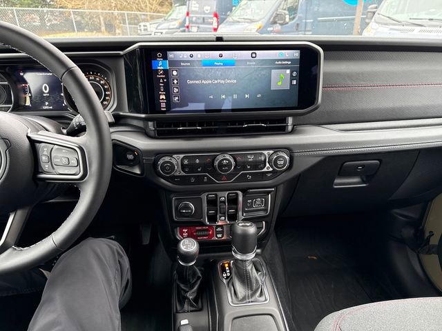 Used 2025 Jeep Wrangler Unlimited Rubicon w/ Technology Group image 21