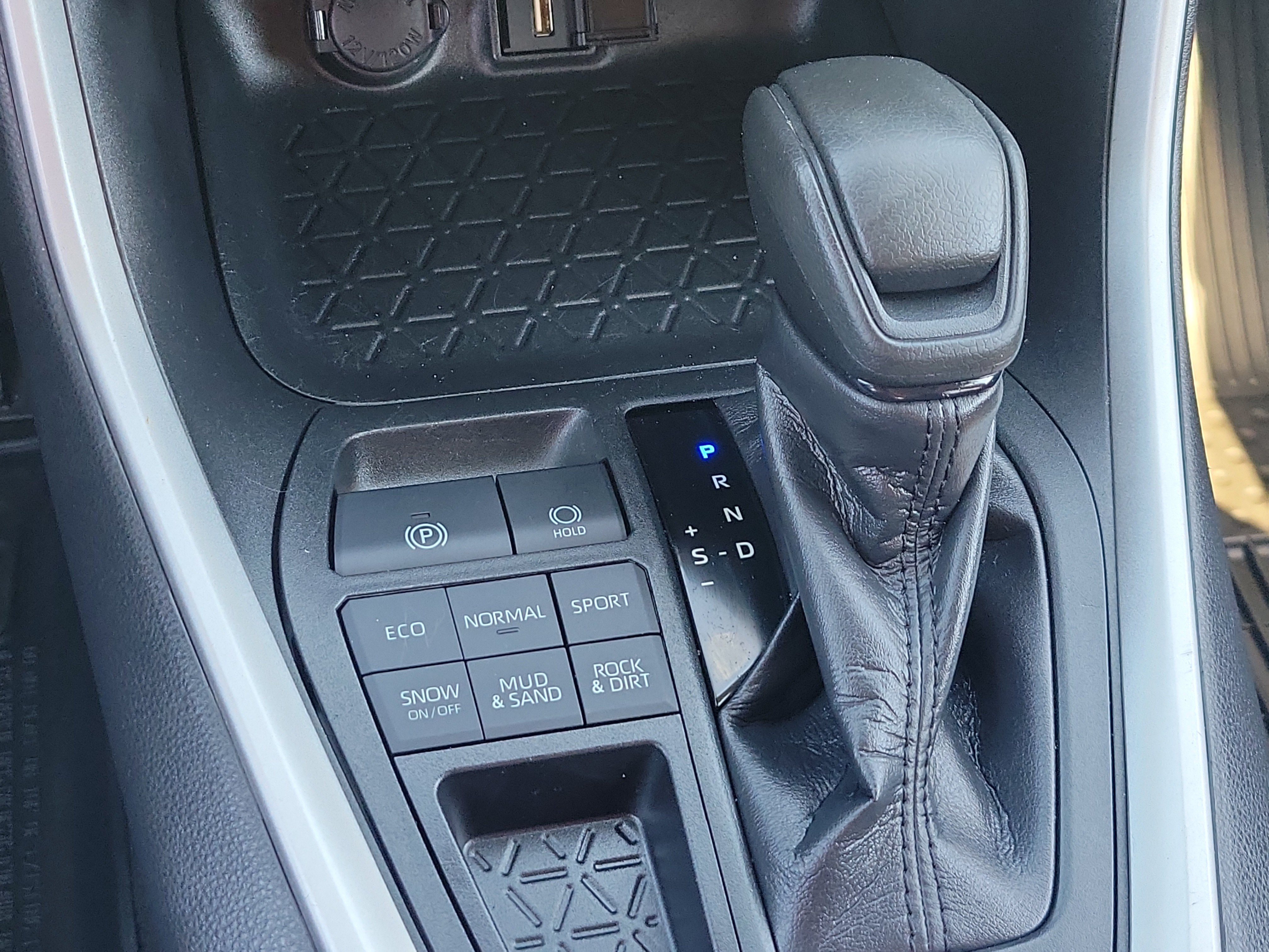 Used 2020 Toyota RAV4 XLE w/ Convenience Package AWD/4WD image 24