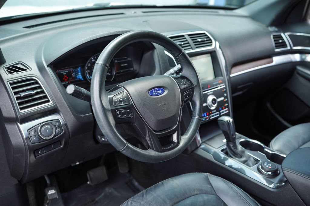Used 2017 Ford Explorer Limited w/ Equipment Group 301A AWD/4WD image 20