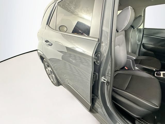 Used 2023 Hyundai Venue Limited w/ Cargo Package FWD image 28