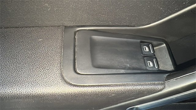 Used 2019 Volkswagen Beetle 2.0T SE image 11