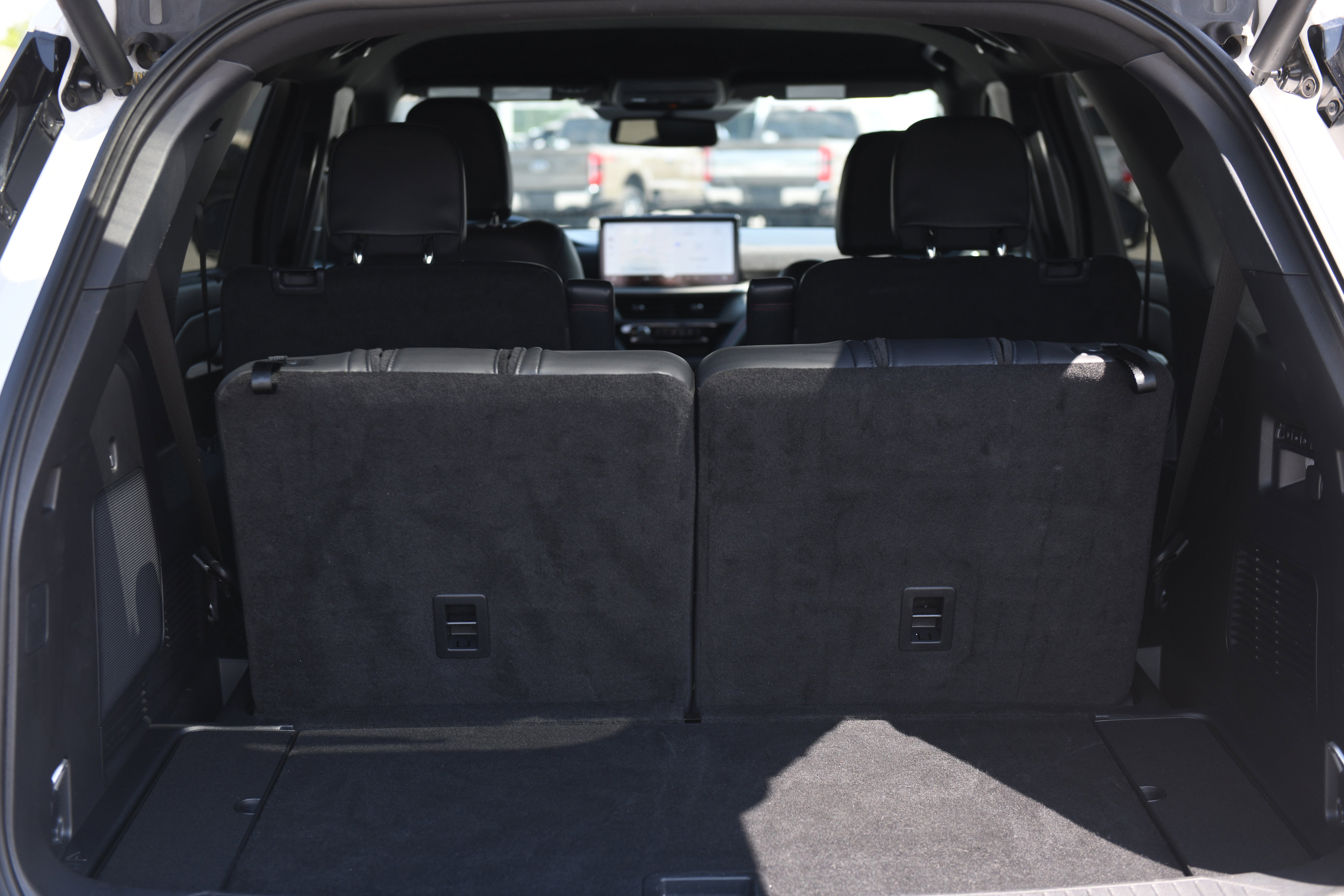 Used 2025 Ford Explorer ST-Line w/ Premium Package RWD image 9