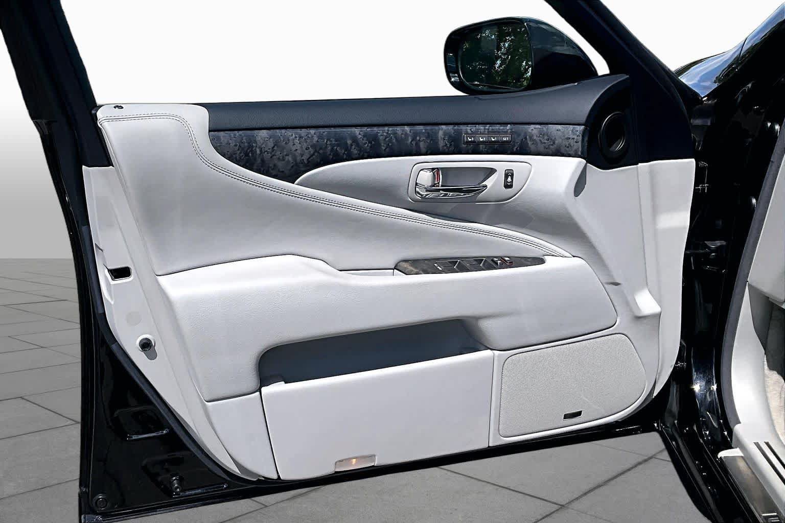 Used 2012 Lexus LS 460 AWD w/ Luxury Value Edition image 25