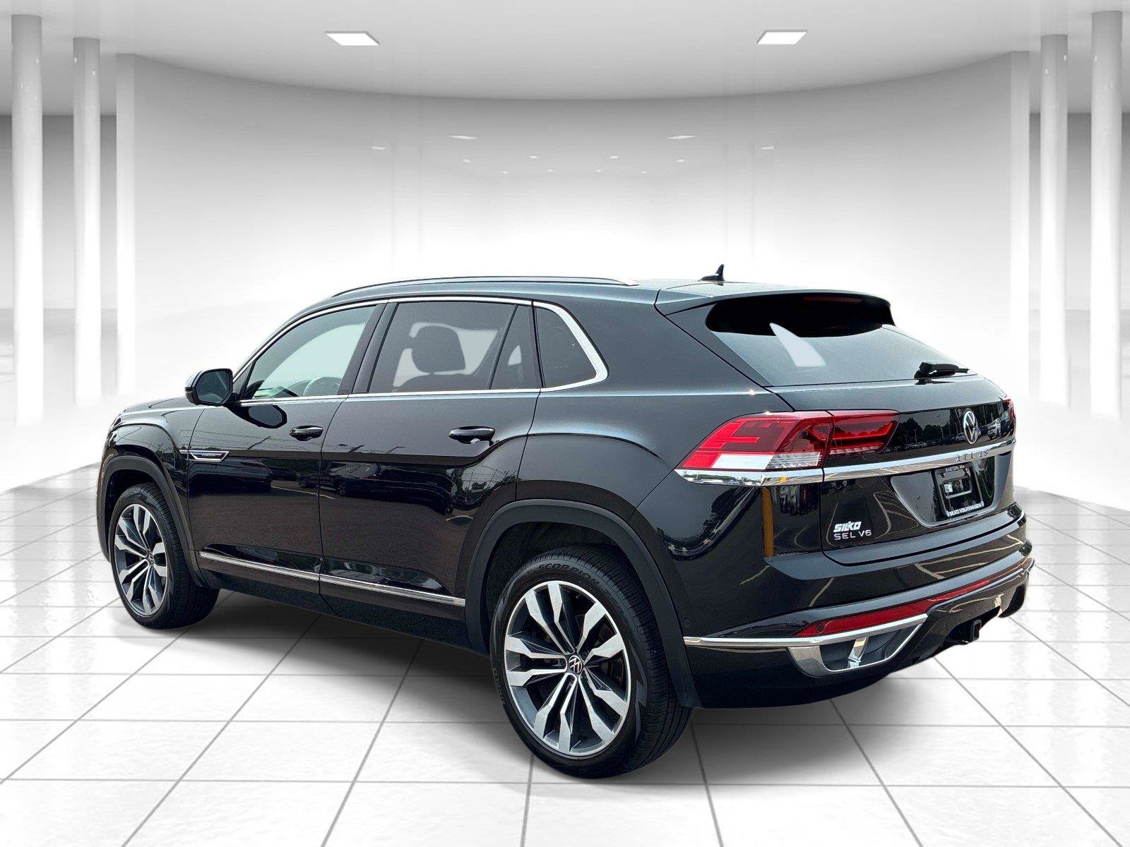 Certified 2023 Volkswagen Atlas Cross Sport SEL Premium R-Line AWD/4WD image 5