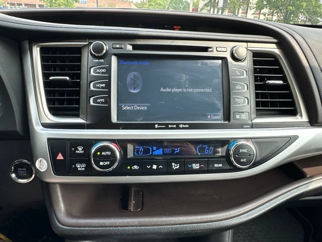 Used 2019 Toyota Highlander XLE AWD/4WD image 12