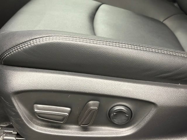 Used 2025 Toyota Corolla Cross XLE FWD image 12