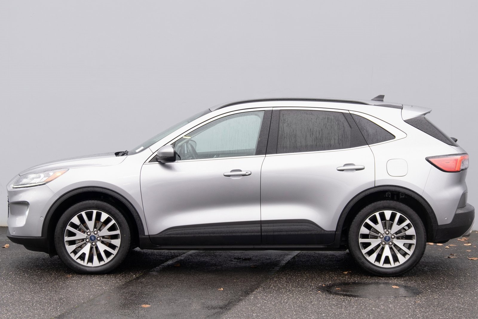 Used 2021 Ford Escape Titanium image 29