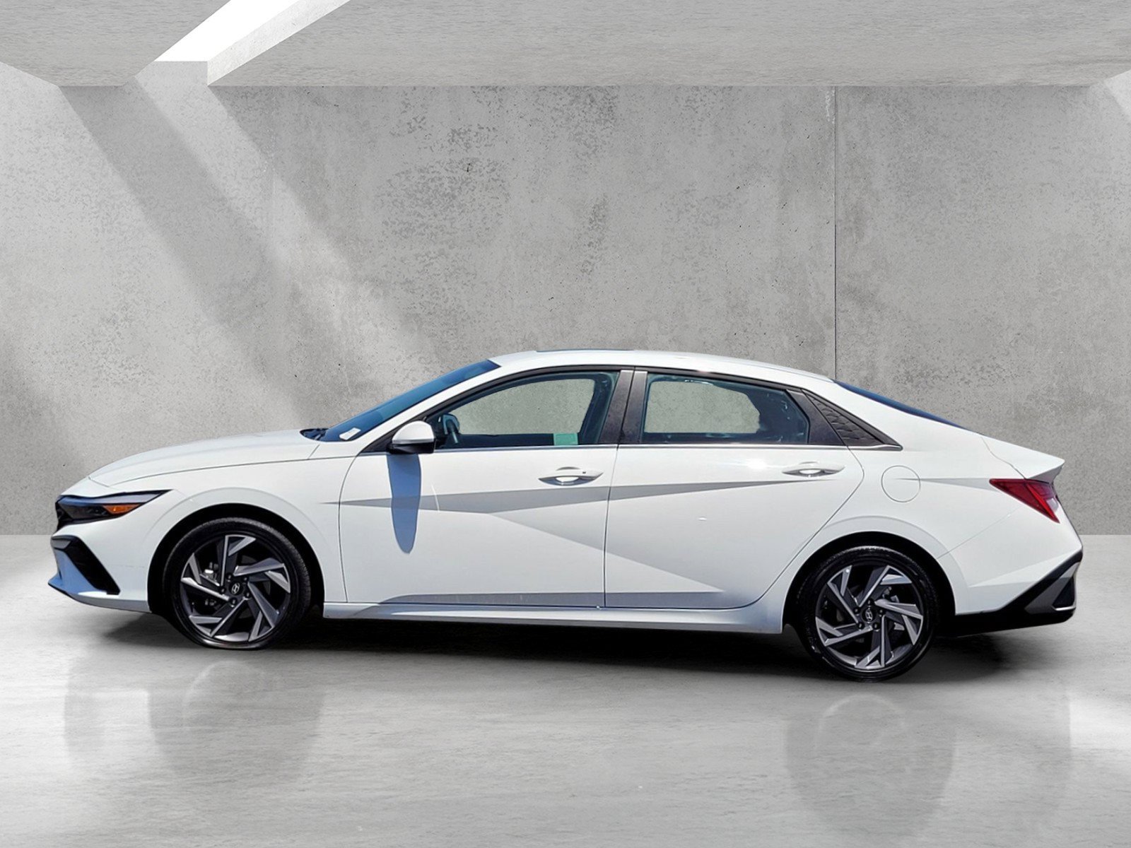 Used 2025 Hyundai Elantra SEL FWD image 8