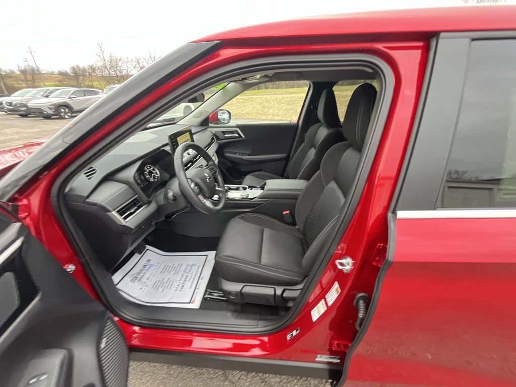 New 2026 Mitsubishi Outlander ES FWD image 11