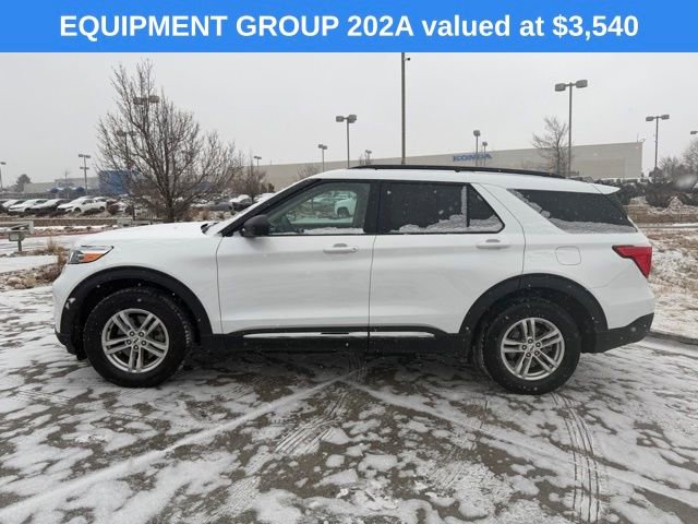 Used 2024 Ford Explorer XLT w/ Equipment Group 202A image 4