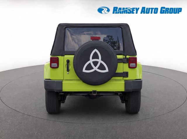 Used 2017 Jeep Wrangler Sahara w/ Connectivity Group AWD/4WD image 7