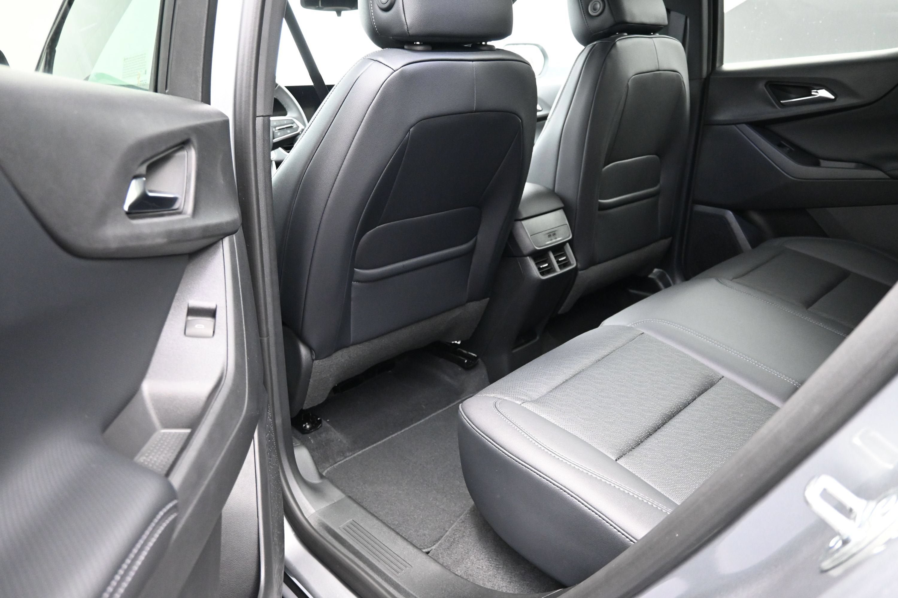 New 2027 Chevrolet Equinox LT w/ Convenience Package II FWD image 29