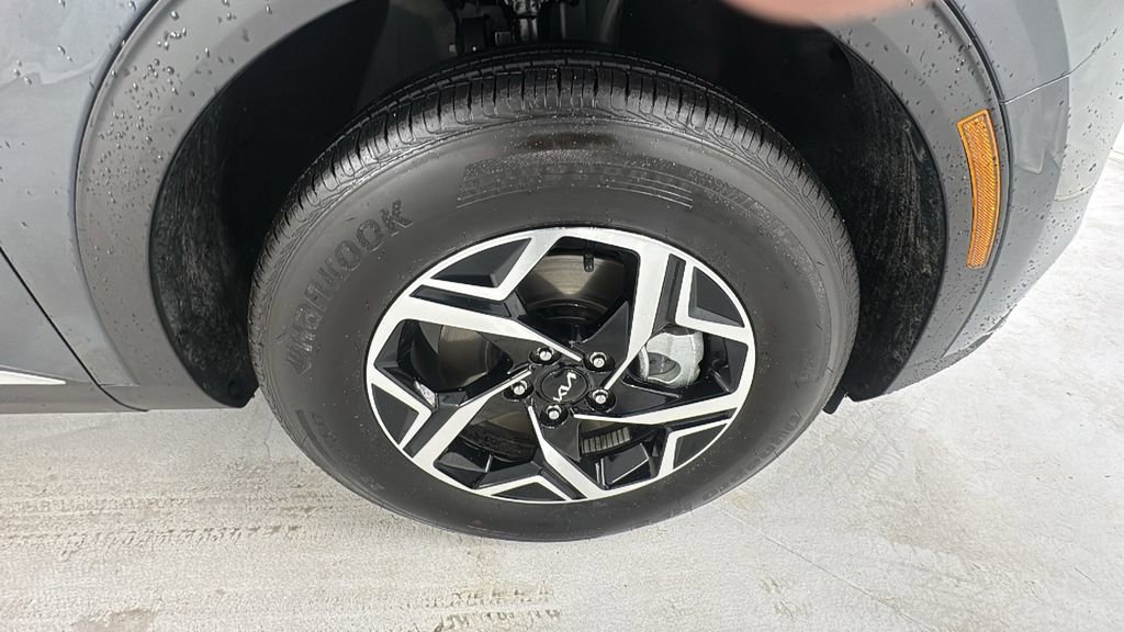 Used 2024 Kia Sportage LX image 9