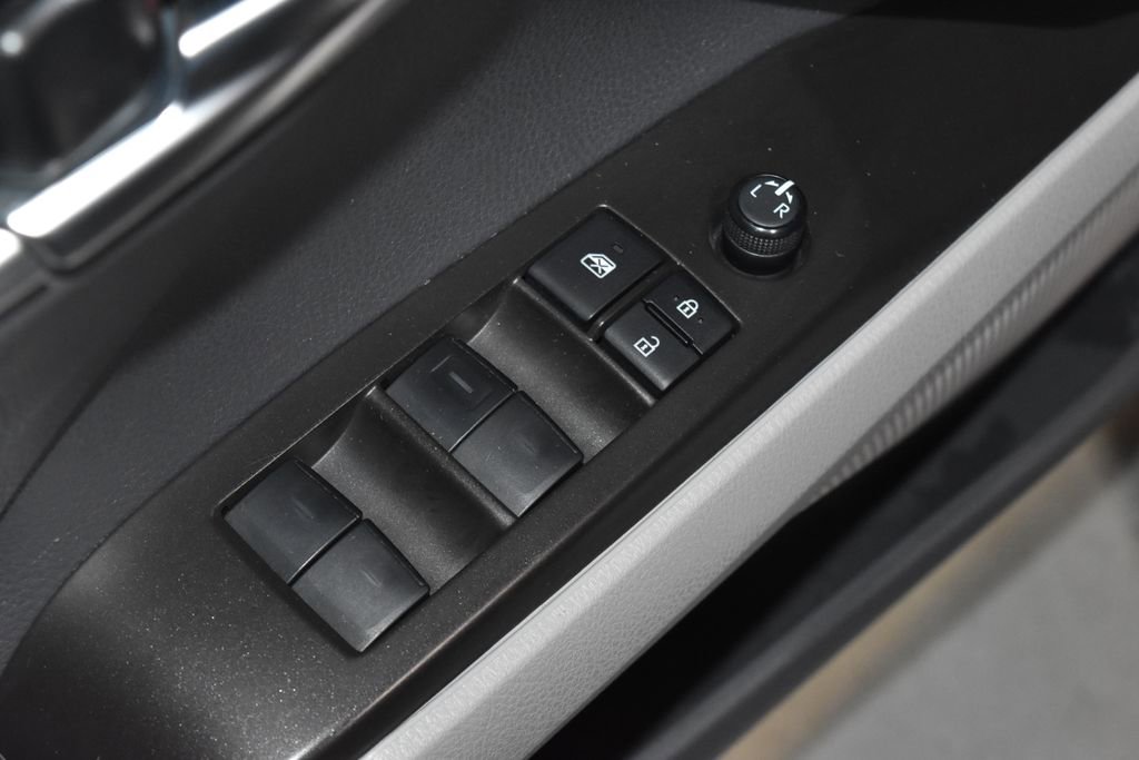 Used 2022 Toyota Camry LE w/ Carpet Mat Package (TMS) FWD image 5