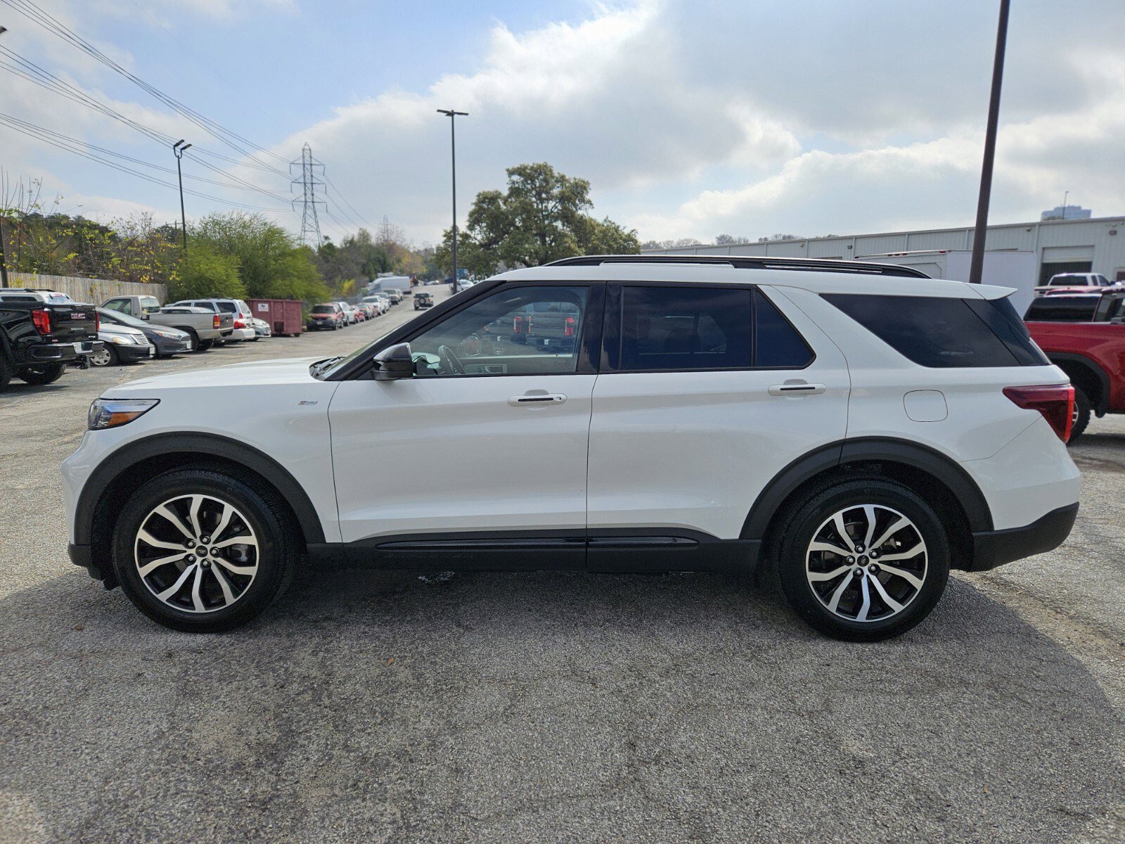 Certified 2023 Ford Explorer ST-Line w/ Class IV Trailer Tow Package image 7