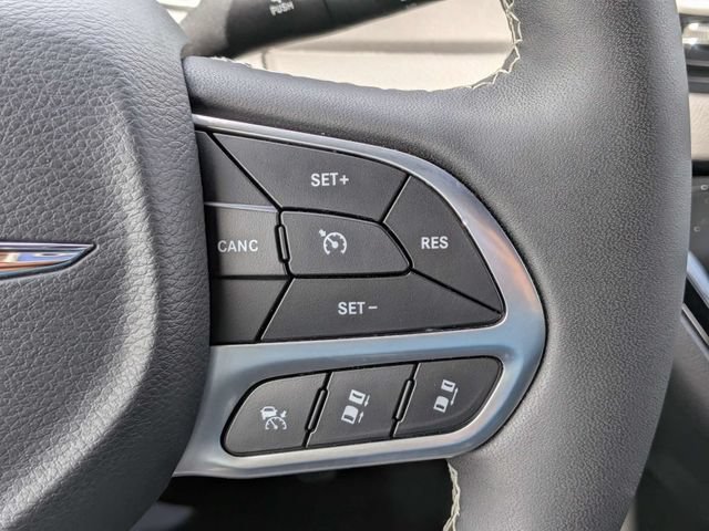 Used 2026 Chrysler Pacifica Select FWD image 27