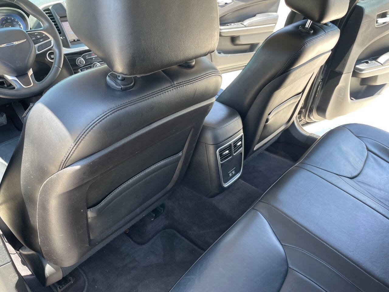 Used 2017 Chrysler 300 Limited RWD image 18