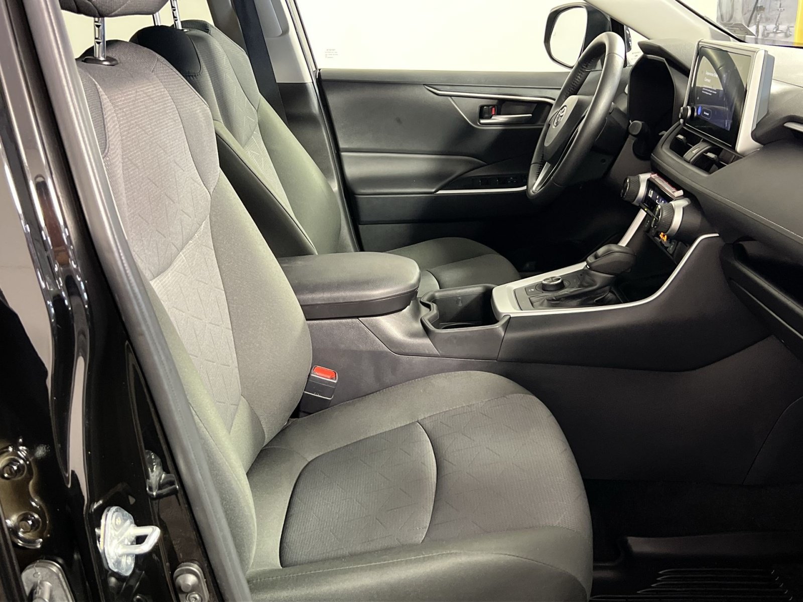 Used 2024 Toyota RAV4 XLE w/ Convenience Package AWD/4WD image 27