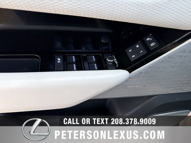 Used 2019 Land Rover Range Rover Velar R-Dynamic SE AWD/4WD image 22
