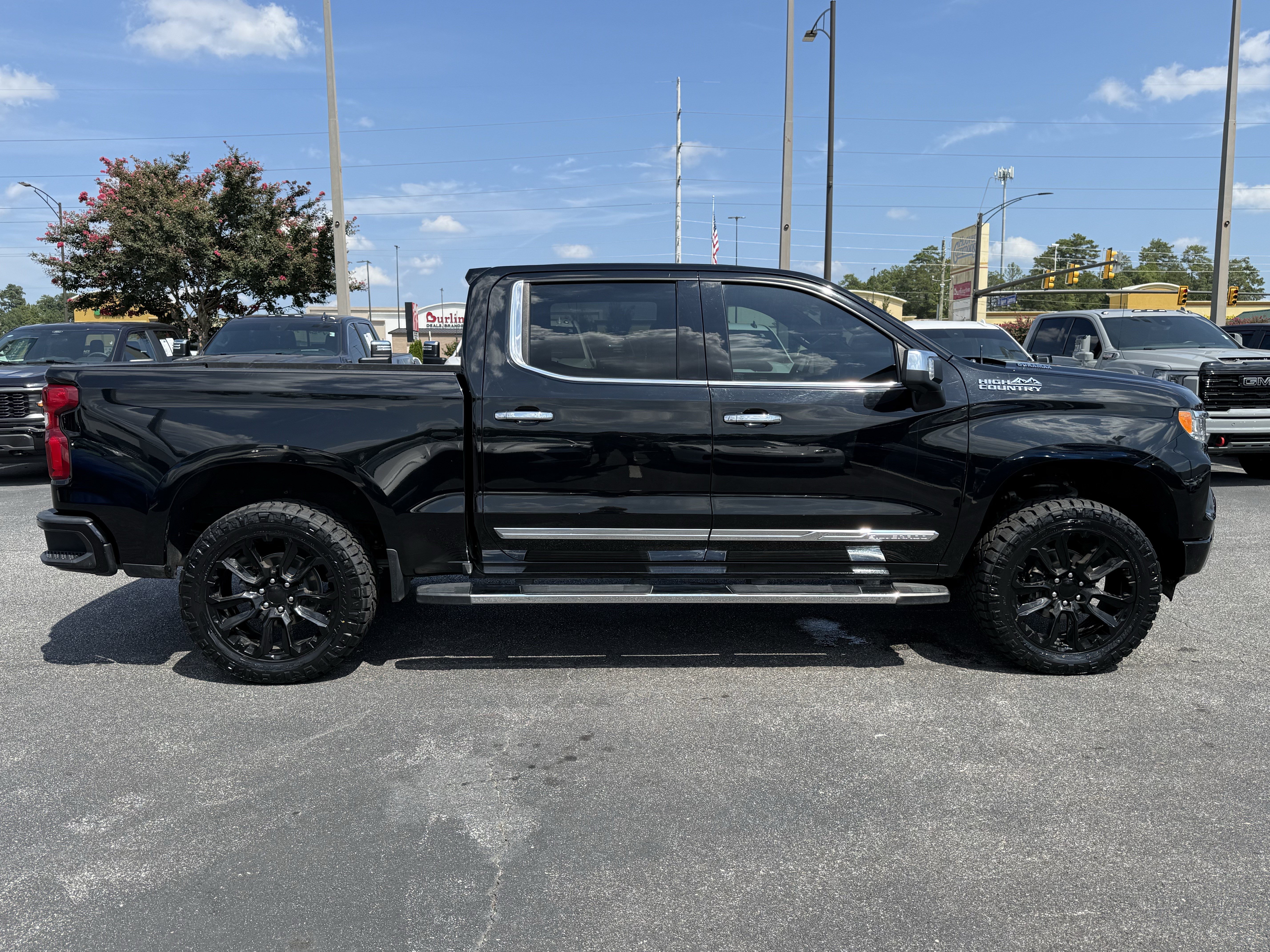 Used 2023 Chevrolet Silverado 1500 High Country w/ High Country Premium Package AWD/4WD image 11