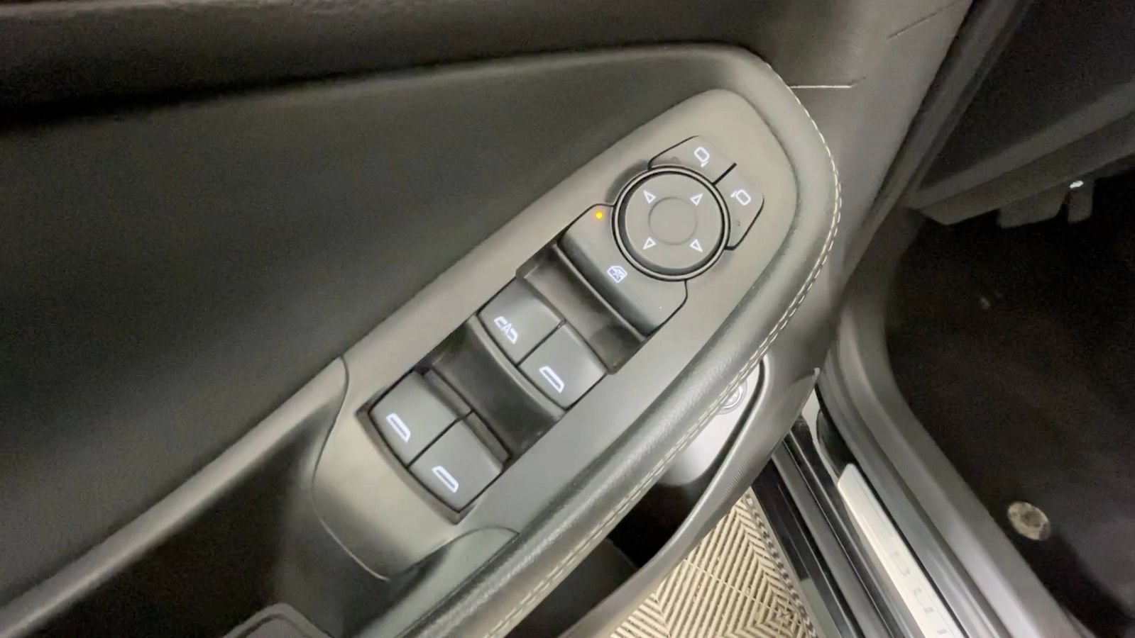 Used 2022 Buick Encore GX Select w/ Sport Touring Package FWD image 24