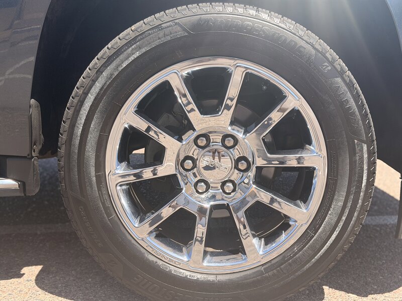 Used 2019 GMC Yukon XL Denali AWD/4WD image 11