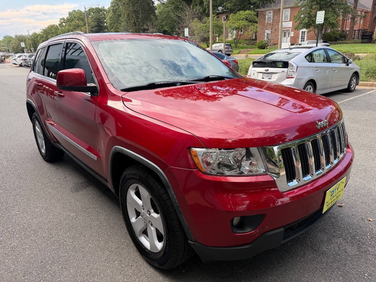 Used 2011 Jeep Grand Cherokee Laredo AWD/4WD image 6