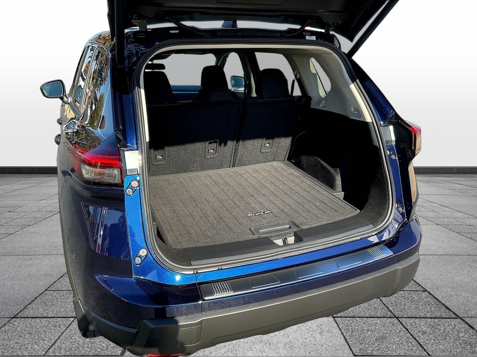 Used 2026 Nissan Rogue SV w/ Cold Weather Package AWD/4WD image 9