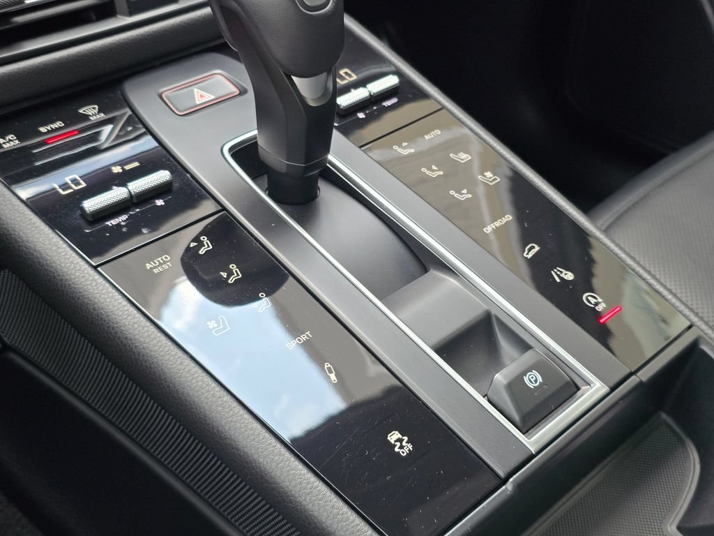 Used 2023 Porsche Macan AWD/4WD image 26