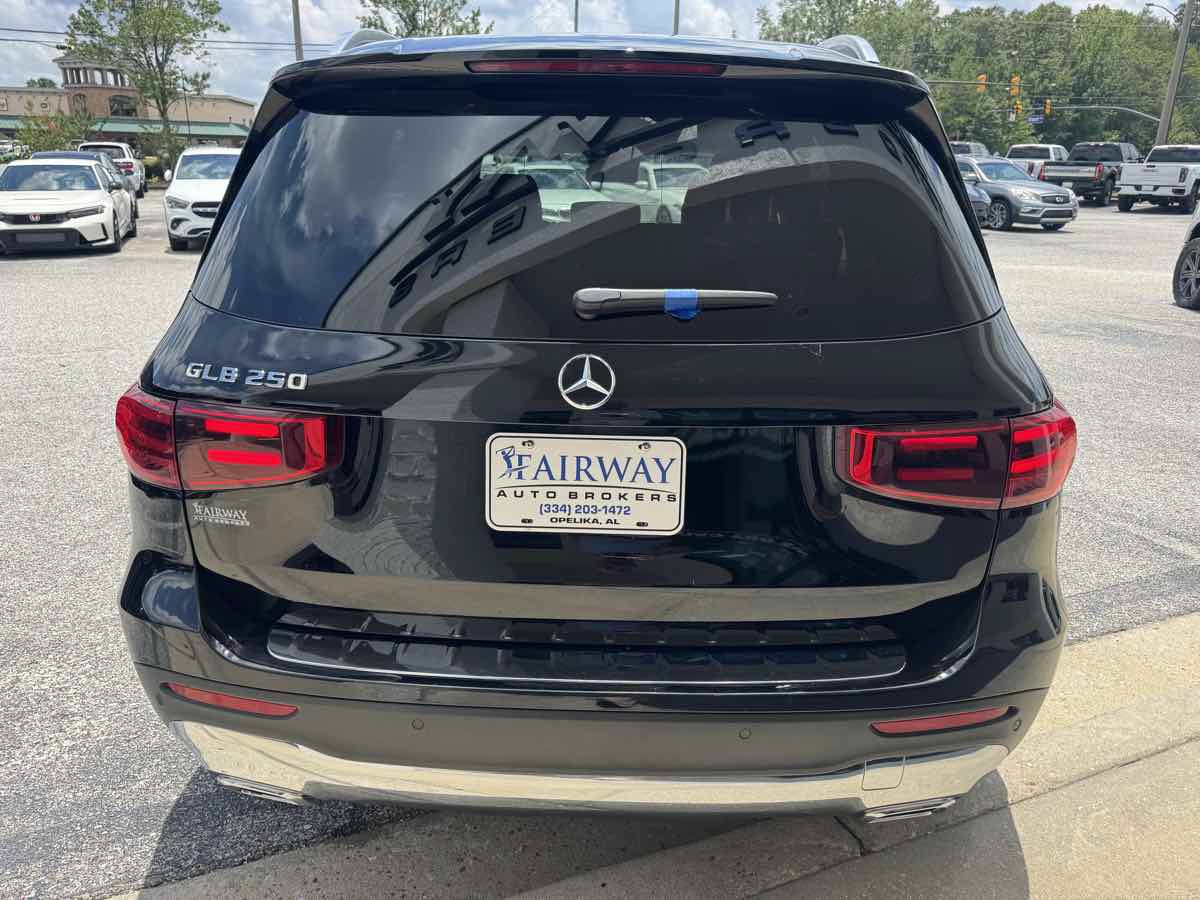 Used 2025 Mercedes-Benz GLB 250 image 40