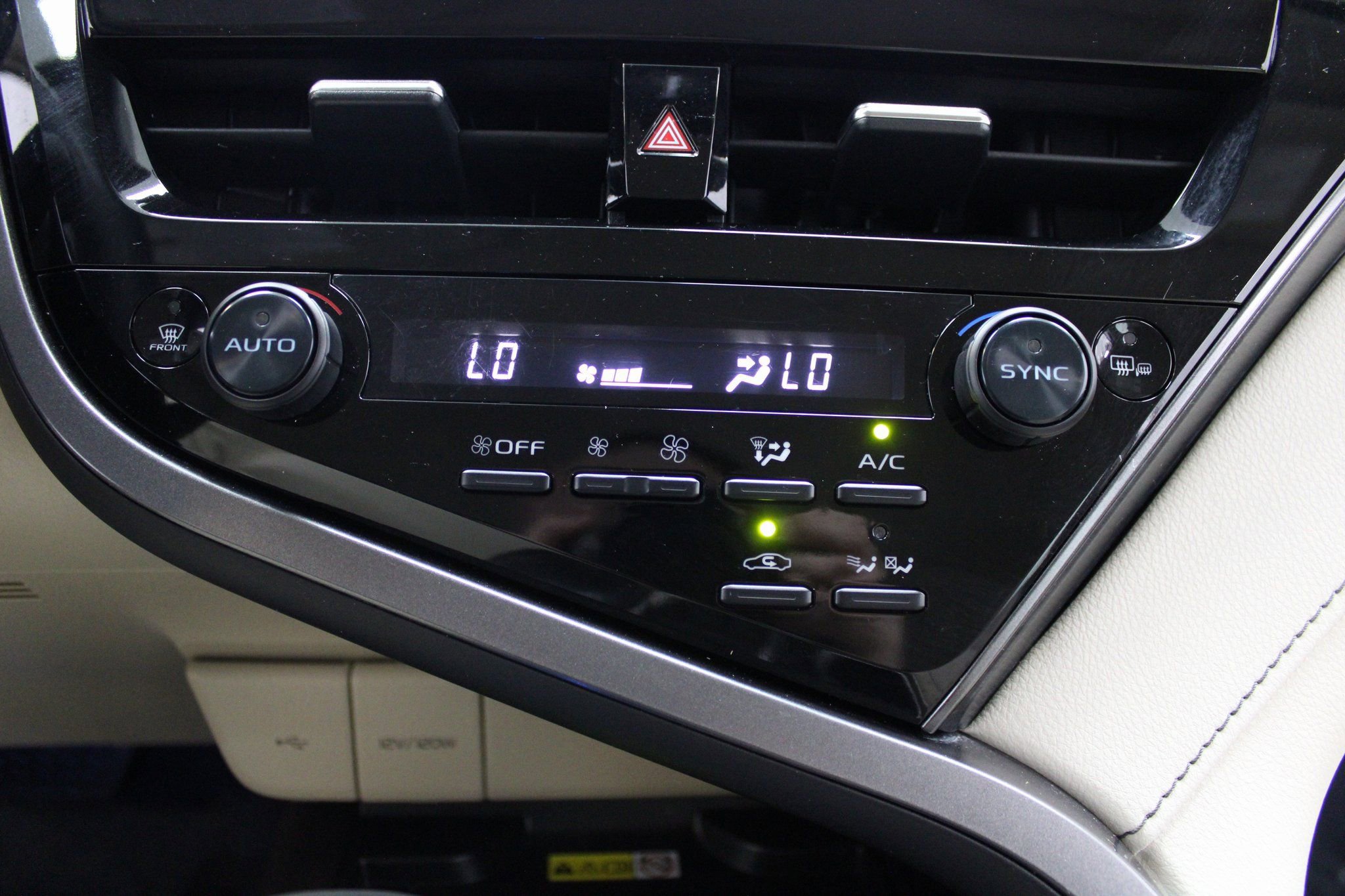 Used 2023 Toyota Camry XLE image 43