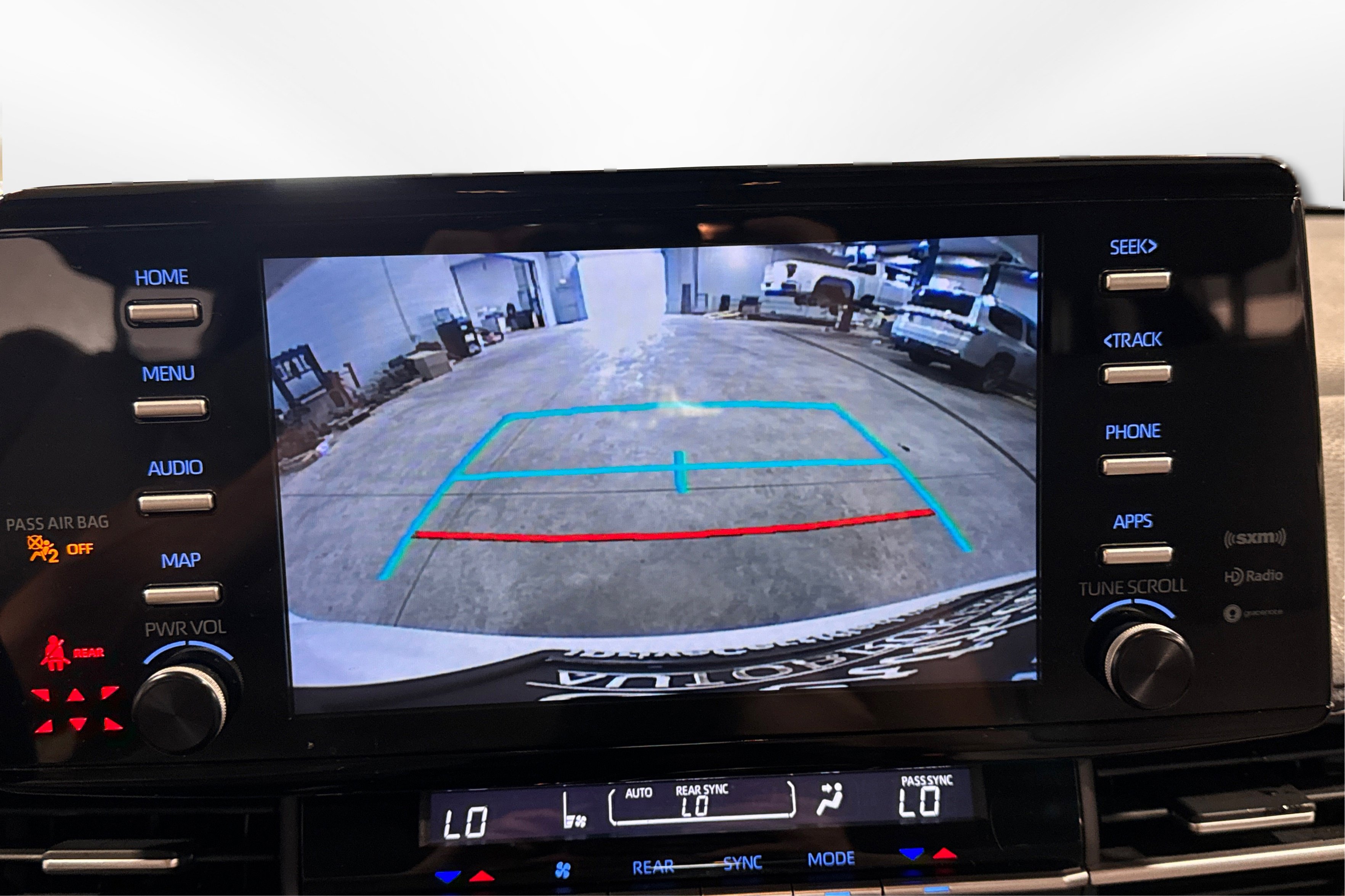 Used 2024 Toyota Sienna LE image 28