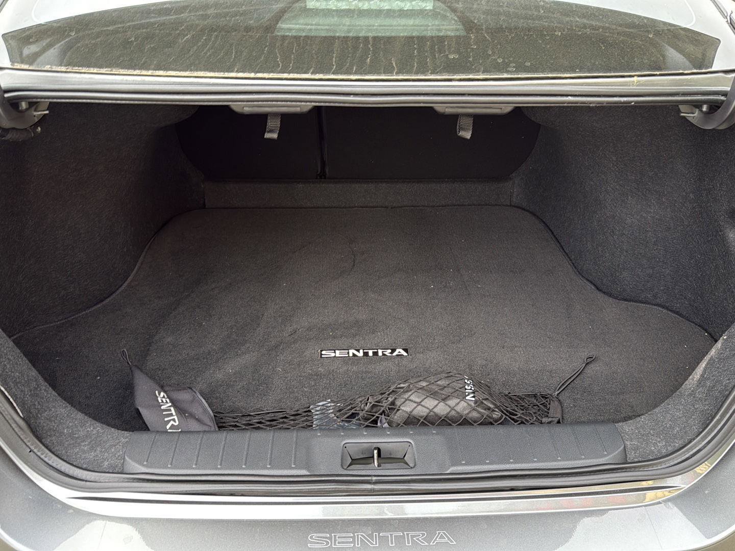 Used 2025 Nissan Sentra SR w/ Lighting Package FWD image 8